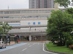 JR小倉駅です
フェリーターミナルから徒歩です
博多駅まで列車でいきます
