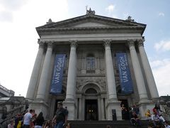 テムズ川に面したテートブリテン、ターナーのコレクションはヨーロッパ１です。
ロンドンには錚々たる美術館が目白押し、その殆どが無料なんですから凄すぎます。
