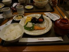 空港内にある、菜の里で朝ご飯を頂きました。

朝定食1000円。

美味しくて、ご飯お代わりしたいくらい。