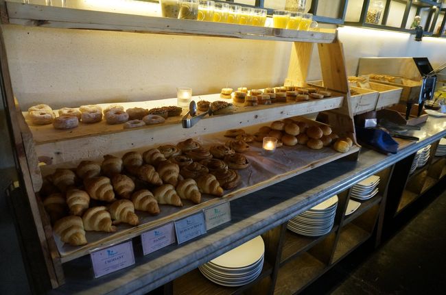 トーストのほかにクロワッサンやドーナツがありました。