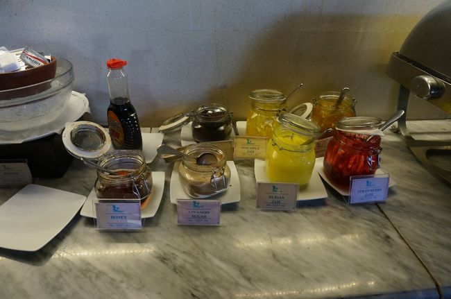 パンケーキもありましたよ。<br /><br />メープルシロップもあるし、ジャムの種類も豊富です。