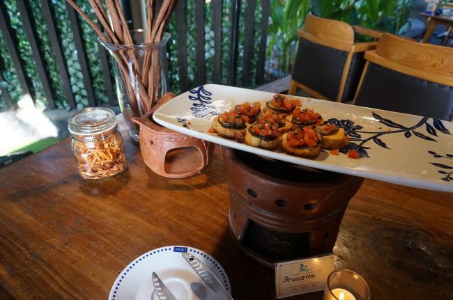 茄子とトマトのブルスケッタ。<br /><br />おかずは日替わりでした。