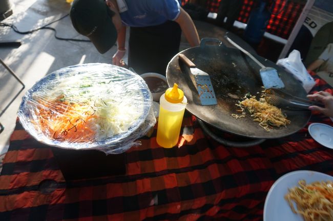 こちらでは焼き立てのミーゴレンも頂けます。