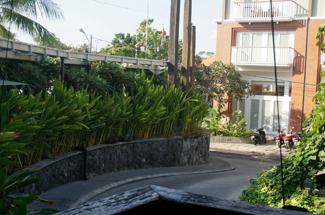 この日は朝からカーチャーターでお出かけです。<br /><br />カーチャーターはDoi Baliチームにお願いしました。<br /><br />