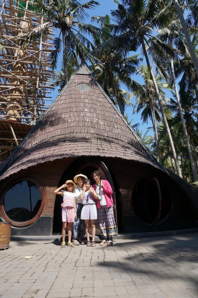 オーナーの名前がチャーリーさんです。<br />面白い建物がいっぱいあります。