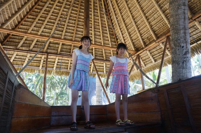 船の形をした展望台もあります。<br />眺めがとても良いんです。<br /><br />地元のカップルらしき若い二人がデートしてました。