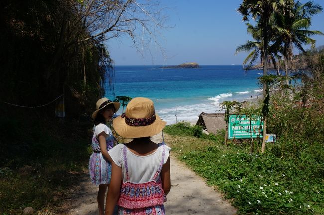 キレイなビーチを前にみんなでワクワク♪<br />（海なし県は海を見ただけでテンション上がります）