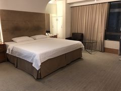 今回のお宿はJJホテル。
とても立地がよくて、地下にはスーパーもあります。
