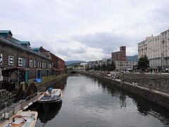 ホテルを出て、小樽運河を散歩しました。