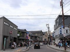 堺町本通りは、北海道や小樽の名産を扱っているショップ、レストランがいっぱい。
