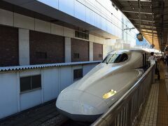 東京駅から新幹線こだまで新富士に向かいます。