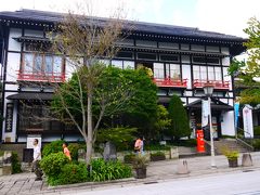 善光寺郵便局の前を通ります。
元旅館の建物らしいです。
オリジナルの消印もあるらしい。