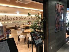 9階カイラカフェに到着！パンケーキブームの火付け役になったお店。
ブームから5.6年経ちますがまだ食べてなかったので念願のパンケーキです。

11時～でネット予約しており、11:00～11:20の間に来るように記載があったため11時過ぎに到着。
席は空いていて予約なしでも入れそうな雰囲気でした。