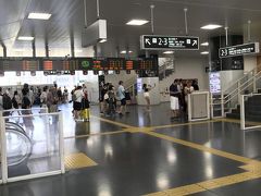 ＪＲ奈良線の１０時半頃の電車でまずはＪＲ奈良駅に向かう。
２０年ぶりくらいのＪＲ奈良駅。
とても綺麗な駅になっていた。
