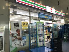 仁川空港よりも優れているのは出国手続き後にセブンイレブンがあること
市中の店と品揃え、価格が変わらないのも嬉しい