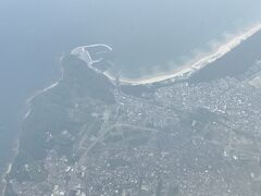 そんなことを考えているうちに、機体は福岡県上空へ
玄界灘、新宮海岸、古賀ゴルフ場の真上を飛行中