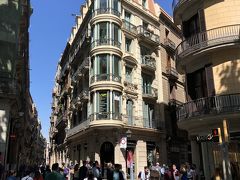 さて、バルセロナの３日目後編は、ランブラス通りとサンタンナ通り、カヌダ通りが交差するところからお送りしますー('ヮ' )
ポケリア市場をとカタルーニャ広場の中間点くらいですかねー。