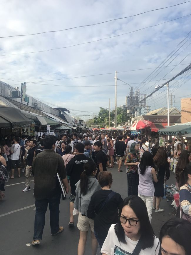 ヒト、ひと、人！！<br /><br />どんどん人が増えとる！