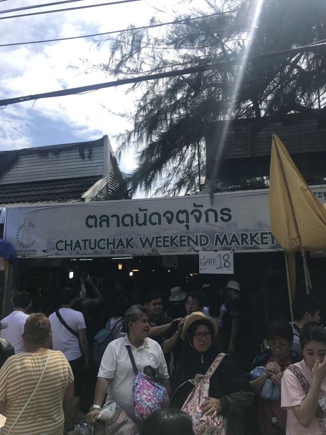 やっと入口に着きました。<br /><br />なんやかんやで14時過ぎになってました。<br />1番暑い時に来てしまった笑<br /><br />さあ、行きましょー！<br />掘出し物を探せ！！