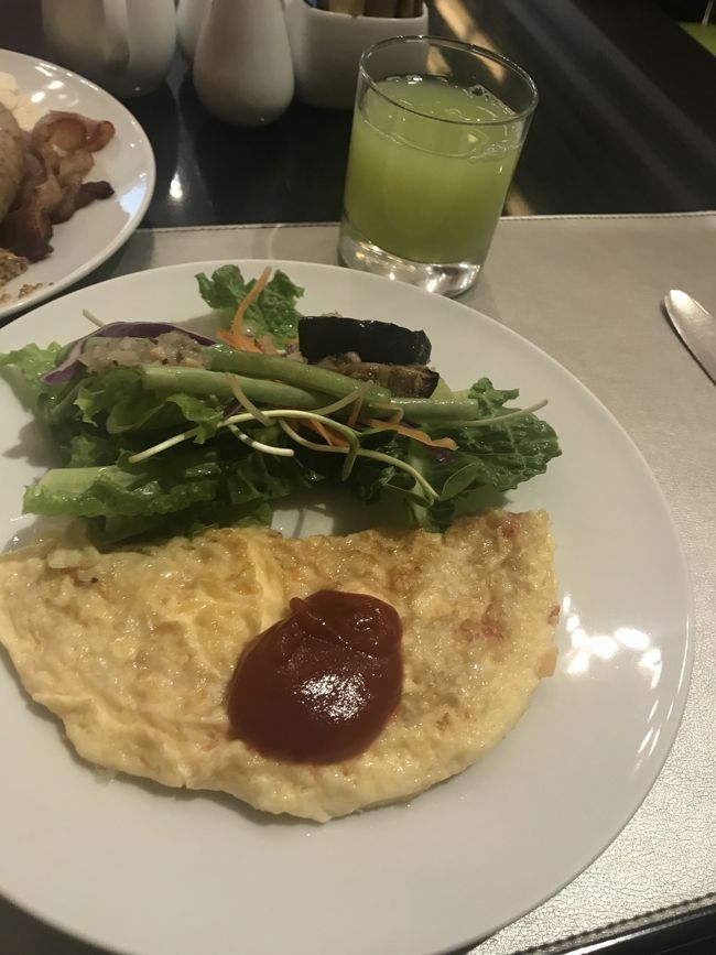 美味しそう～<br />もっとふわふわでも良かったんだけど(^^;<br /><br />奥のグアバジュースも美味しかったです！