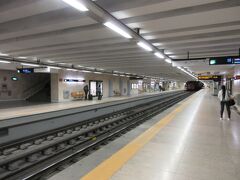 地下鉄レッドラインでリスボン中心部へ向かいます。