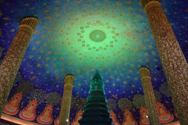 5階まで上がり、お目当の天井へ。<br />とっても綺麗で言葉が出ません  (*u_u)