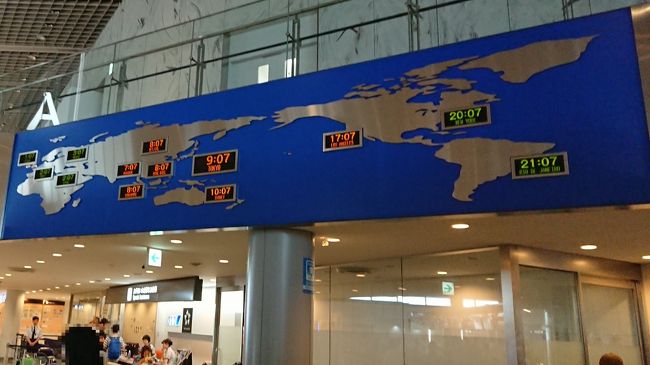 出発の遅れはドライバーさんのスキルと運に恵まれて、<br />どうにか大きな遅れとならずに成田国際空港に到着<br />する事が出来ました。関係各位さまの努力に感謝。<br /><br />しかし、予定到着時刻より遅れた事は事実ですし、<br />その原因は搭載に時間を要したためなので、<br />チョッとこれは問題では？と思いました。