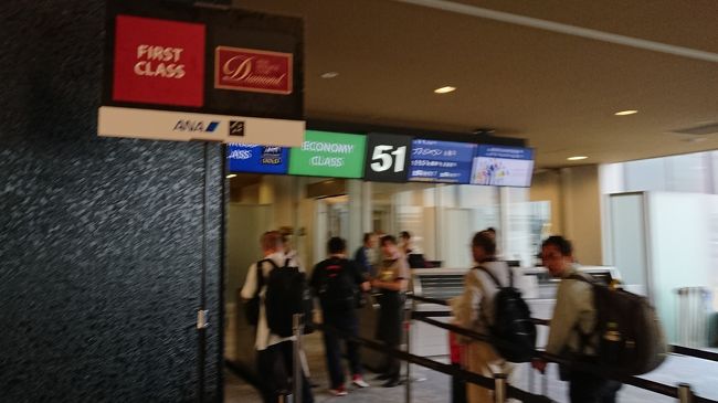 やっぱり日本発だと搭乗率は低いのですね。<br />既に搭乗は終盤となっていました。