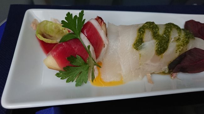 [アペタイザー]<br />真鯛のマリネとビーツのサラダを茄子のマリネとともに<br />イチジクと京鴨の生ハムの取り合わせ<br /><br />ここまでは良かったのですが。。。