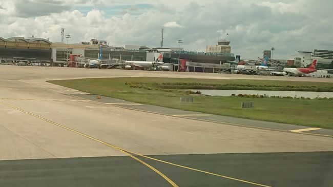 空港敷地の広さは<br />それ程広くは無いように見えました。