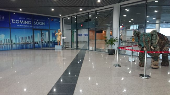 情報が錯綜していて少し心配だった<br />アライバルビザも簡単に取得できました。<br />事前に大使館で申請したりするよりも<br />此方で取得するのが簡単でしょう。<br />パスポートコントロールの通過もスムースで、<br />随分と簡単に空港外へと出ることが出来ました。