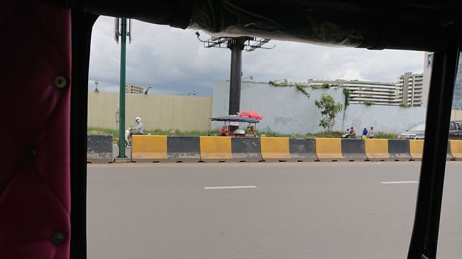 この日は割と涼しかったみたいです。<br />この時の乗車では止まらない限り<br />走行風で気持ちよかったです。<br />(翌日は走行中でも暑かった)