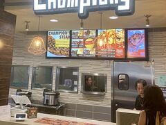 夕食はロイヤルハワイアンセンターのフードコートへ
チャンピオンズステーキ＆シーフード