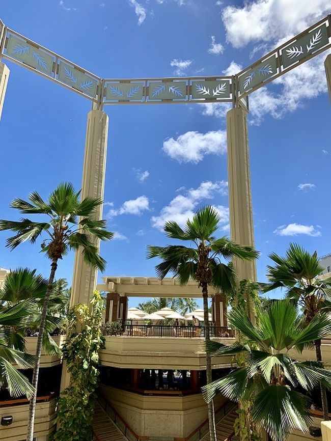 チェックインが１４：００なのでホテル内をブラブラ<br />ＪＴＢのツアーなので<br />３階にあるルアナラウンジで<br />ドリンク飲みながら一休み