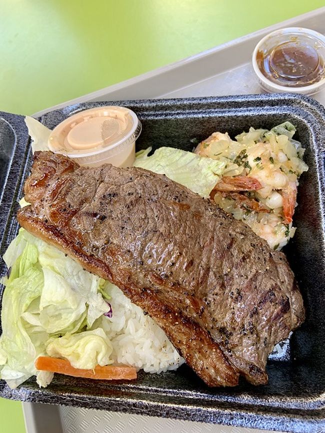 ガーリックシュリンプとステーキのセットを食べました<br />肉でかっ！