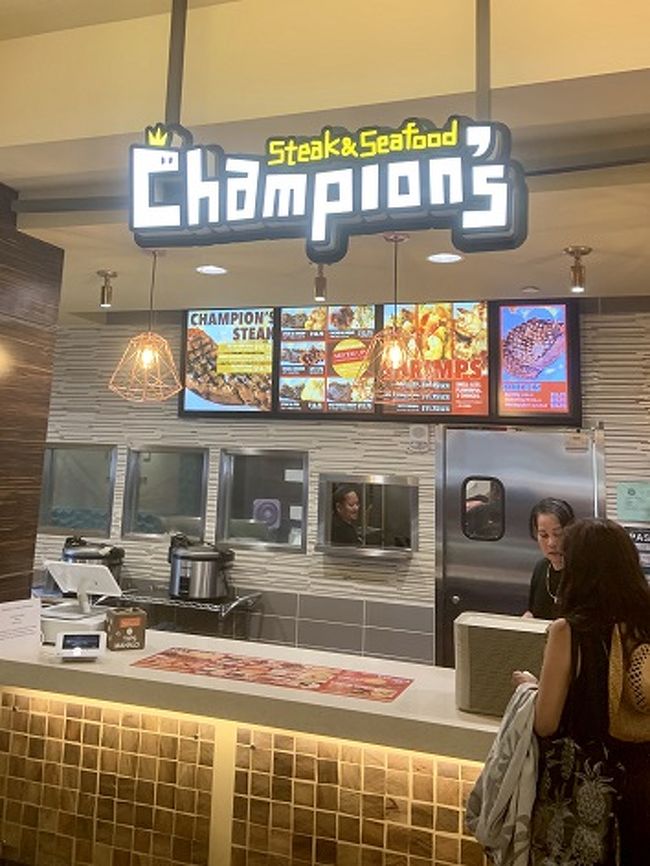 夕食はロイヤルハワイアンセンターのフードコートへ<br />チャンピオンズステーキ＆シーフード