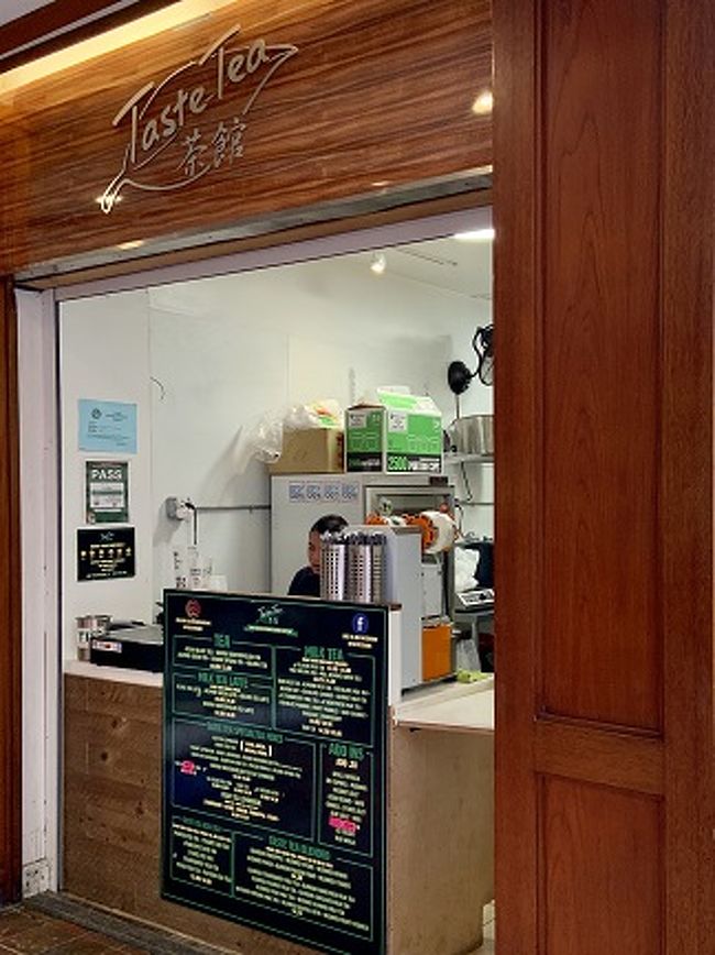 トロリーでホテルに戻ってきました<br />一階にあるこのお店でドリンク購入