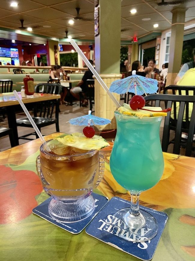 店内の配置は変わってました<br />そりゃそうですよね　<br />16年もたってますから。。。<br />マイタイとブルーハワイ