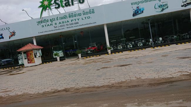 カートやリマークを販売しているお店がありました。<br />販売されているリマークは、バイクも付いているのか、<br />それとも車だけなのかはわかりません。