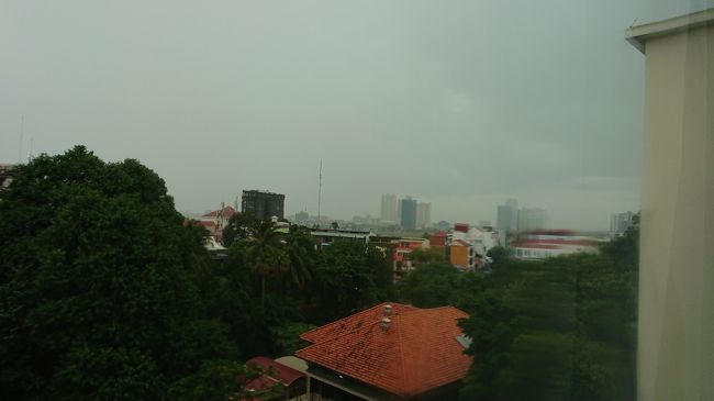 お部屋に入ってしばらくしたら<br />雨が降り始めました。<br />この時点で夕方の散策は中止としました。