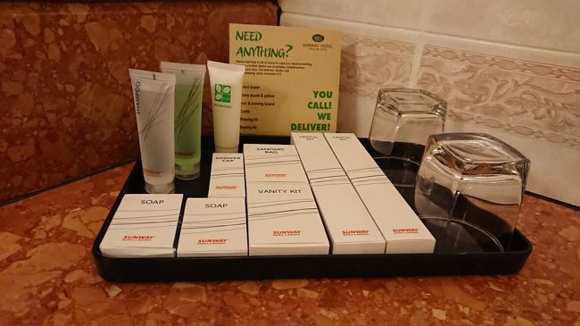アメニティ。<br />サンウエイホテル名の入ったケース入り。