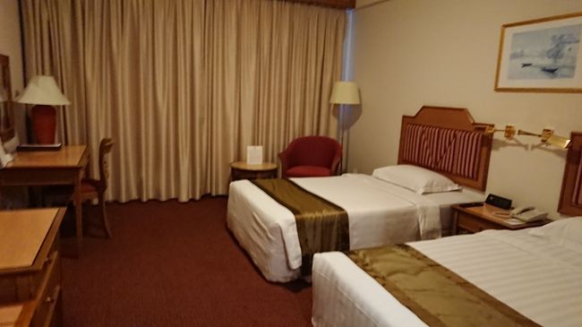 ベッドの枕元にコンセントが無いのが残念。