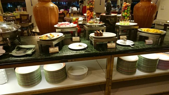 果物やケーキもありました。