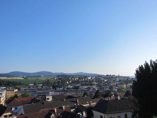 修道院の周りをぶらぶら歩いていたら、中国人の団体に会ってしまいました。彼らも周りをぶらぶらしていました。展望台からの景色。