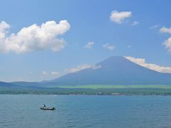 山中湖からの富士山と撮りたくて、ちょっと私がわがままを言わせていただき、こちらに寄ってもらいました♪

晴れていても富士山の周りに雲があって悲しい思いをしたことが何度もあるので、この日はゼッタイ撮りたかったんですもの。
夏の富士山は、なんだか富士山じゃない感じもしますが、やはりこの迫力は富士山ですね。