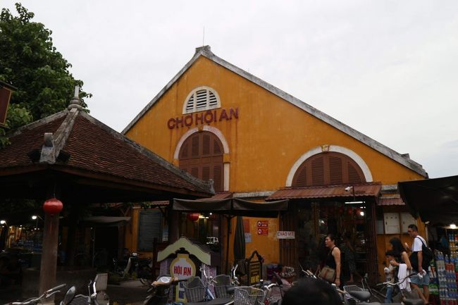 ホイアン市場。