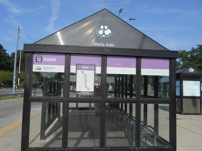 ステ－トフェアトランジットバス待合所　ここで郊外バス（SMART)と市内バス（DDOT)に乗換える。但しSMARTバスの幹線路緯線はそのままダウンタウンに行く。