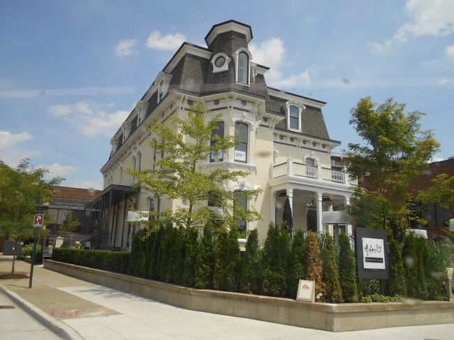 味わいある建物、高級そうな和食レストラン