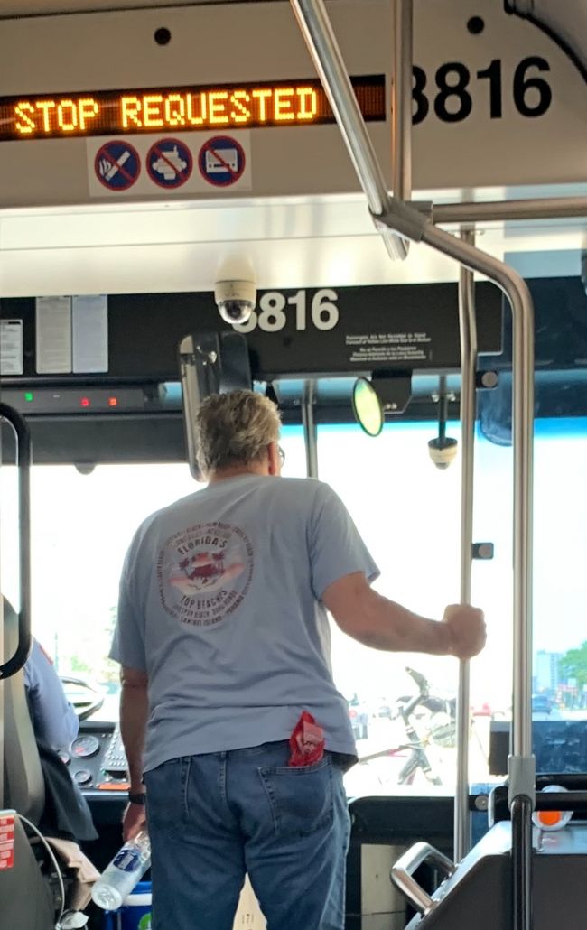 この客は自転車で、運転席前には彼の自転車