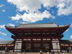 さあ、やっと東大寺に到着。（　http://www.todaiji.or.jp/　）
お目当ての御朱印帳はあるかな？